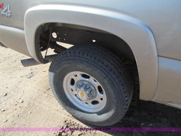image for item F5545 2003 Chevrolet Silverado K2500HD Extended Cab pickup truck