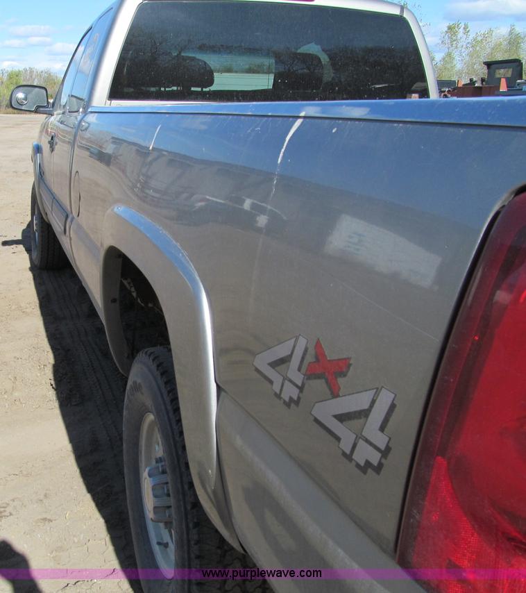 image for item F5545 2003 Chevrolet Silverado K2500HD Extended Cab pickup truck