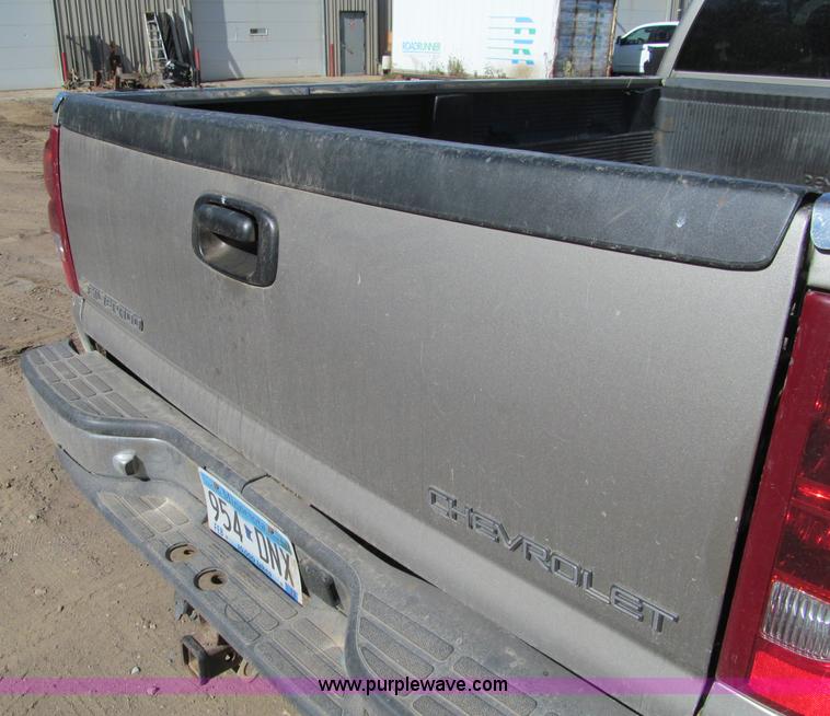 image for item F5545 2003 Chevrolet Silverado K2500HD Extended Cab pickup truck