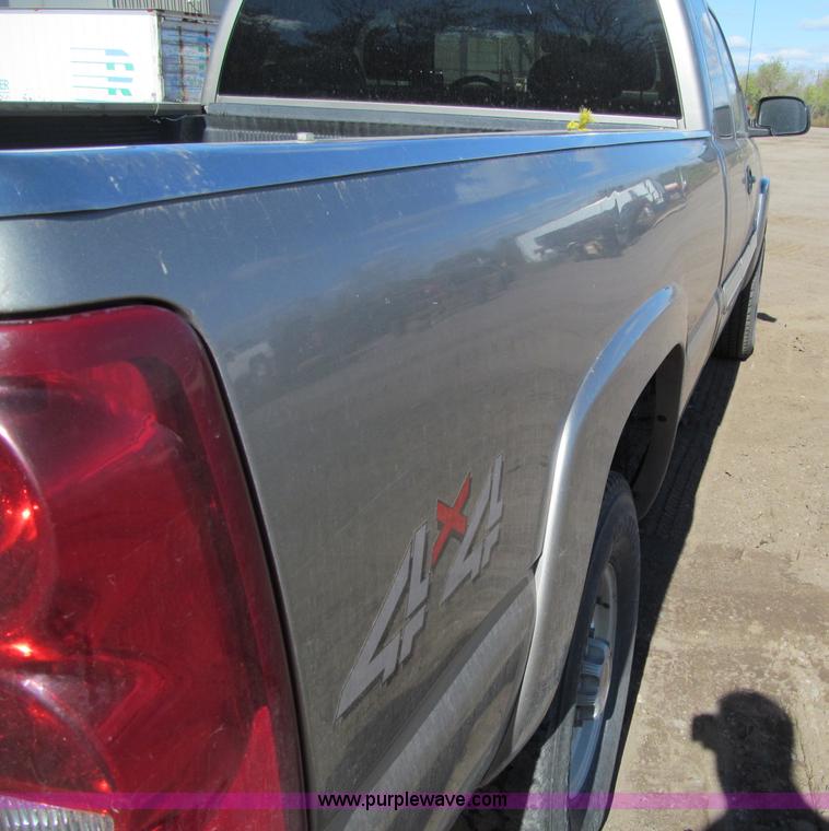 image for item F5545 2003 Chevrolet Silverado K2500HD Extended Cab pickup truck