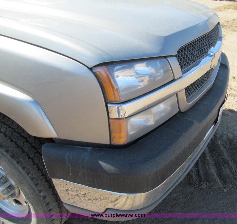 image for item F5545 2003 Chevrolet Silverado K2500HD Extended Cab pickup truck