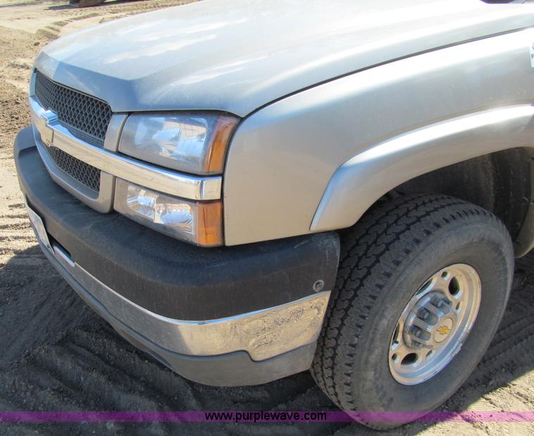 image for item F5545 2003 Chevrolet Silverado K2500HD Extended Cab pickup truck