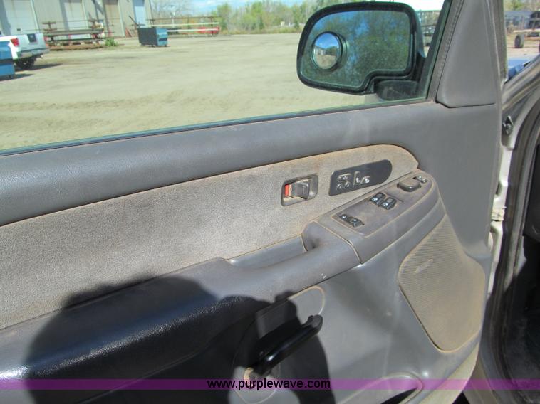 image for item F5545 2003 Chevrolet Silverado K2500HD Extended Cab pickup truck