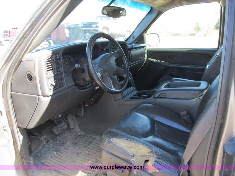 image for item F5545 2003 Chevrolet Silverado K2500HD Extended Cab pickup truck