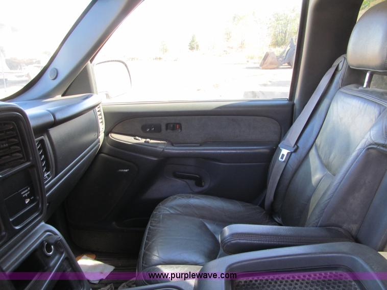 image for item F5545 2003 Chevrolet Silverado K2500HD Extended Cab pickup truck