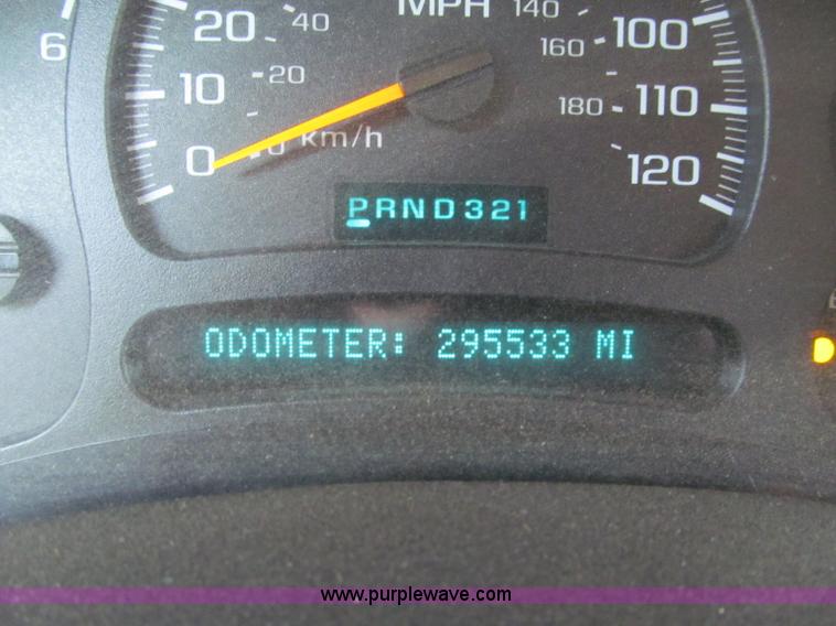 image for item F5545 2003 Chevrolet Silverado K2500HD Extended Cab pickup truck