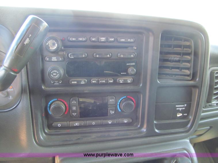 image for item F5545 2003 Chevrolet Silverado K2500HD Extended Cab pickup truck