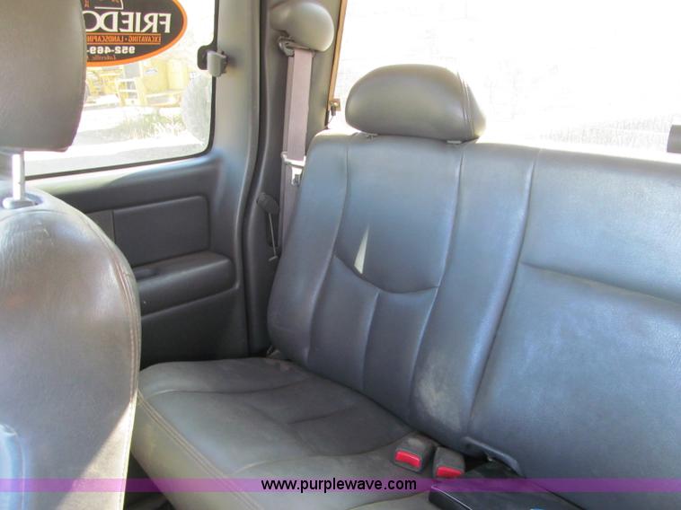 image for item F5545 2003 Chevrolet Silverado K2500HD Extended Cab pickup truck