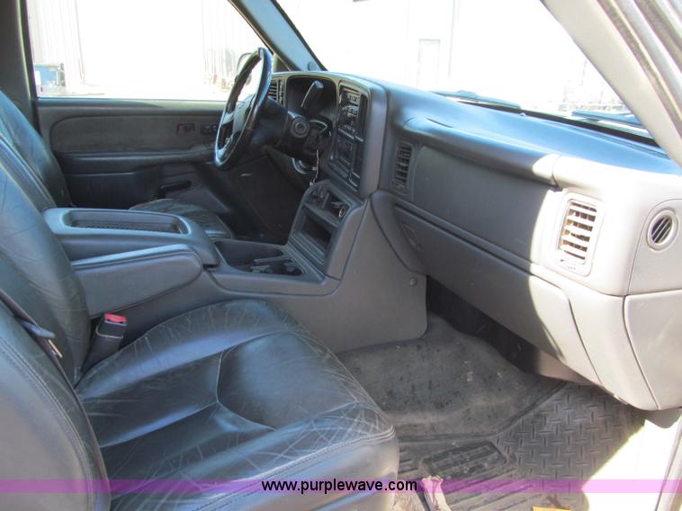 image for item F5545 2003 Chevrolet Silverado K2500HD Extended Cab pickup truck