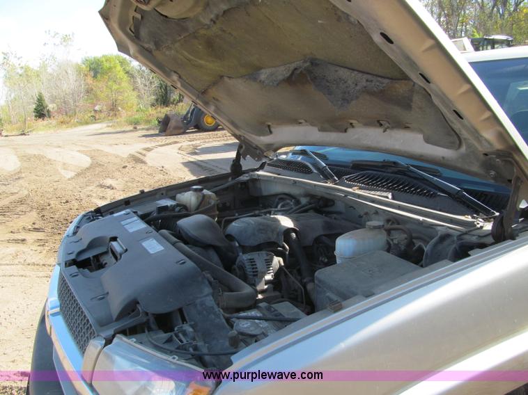 image for item F5545 2003 Chevrolet Silverado K2500HD Extended Cab pickup truck