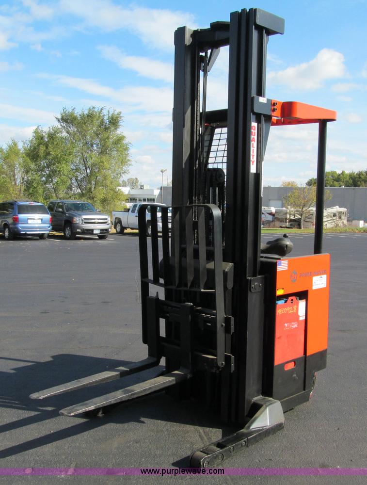 image for item F5547 2002 BT Prime-Mover forklift