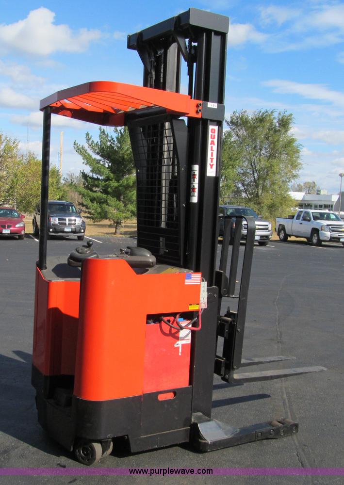 image for item F5547 2002 BT Prime-Mover forklift
