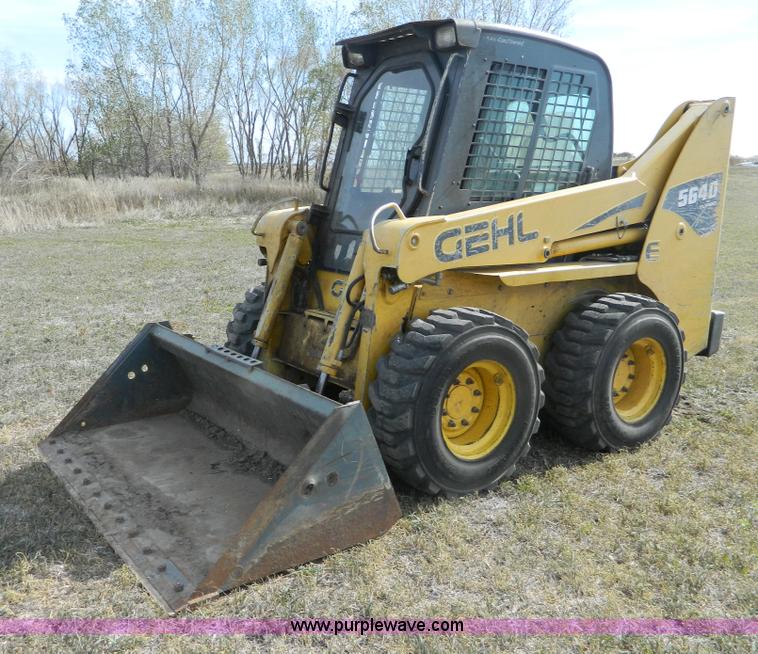 image for item G7512 2006 Gehl 5640 skid steer