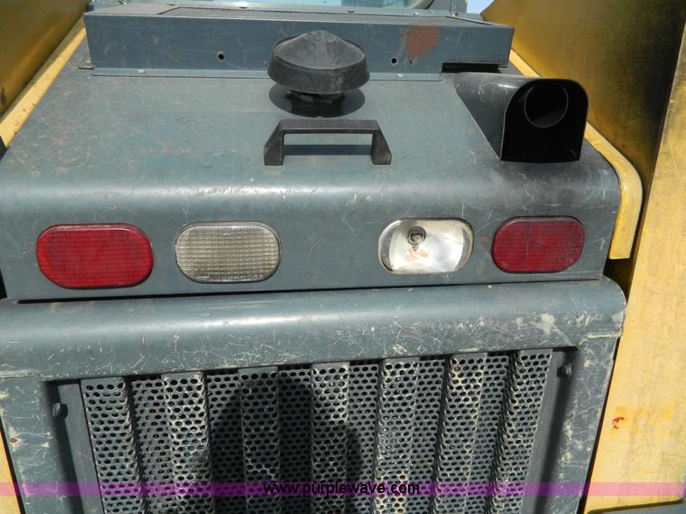 image for item G7512 2006 Gehl 5640 skid steer