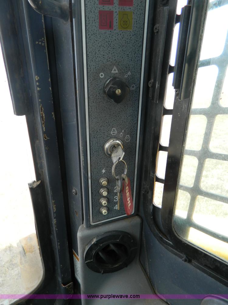 image for item G7512 2006 Gehl 5640 skid steer