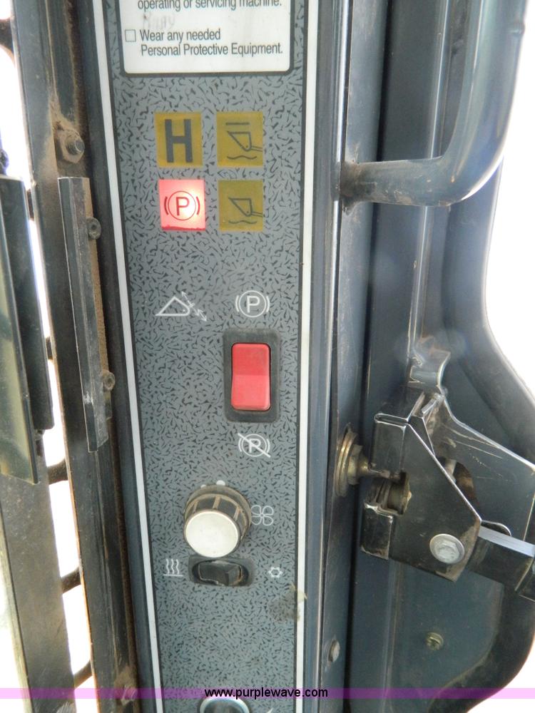 image for item G7512 2006 Gehl 5640 skid steer