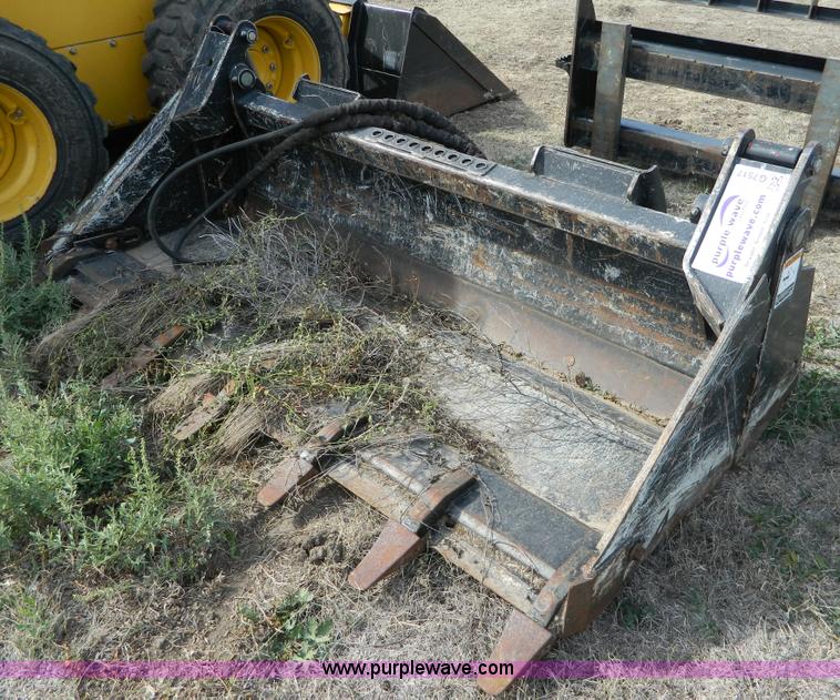 John Deere MP Pro 72" clam shell rock tooth skid steer bucket in Hays