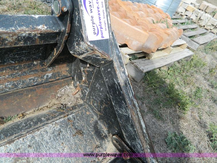 image for item G7517 John Deere MP Pro 72" clam shell rock tooth skid steer bucket