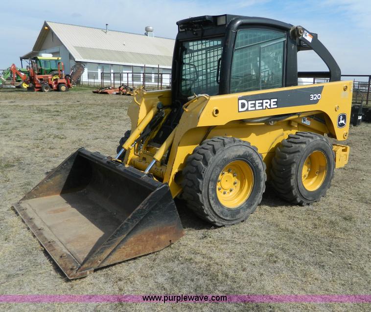 image for item G7518 2006 John Deere 320 skid steer