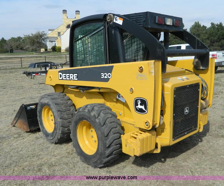 image for item G7518 2006 John Deere 320 skid steer