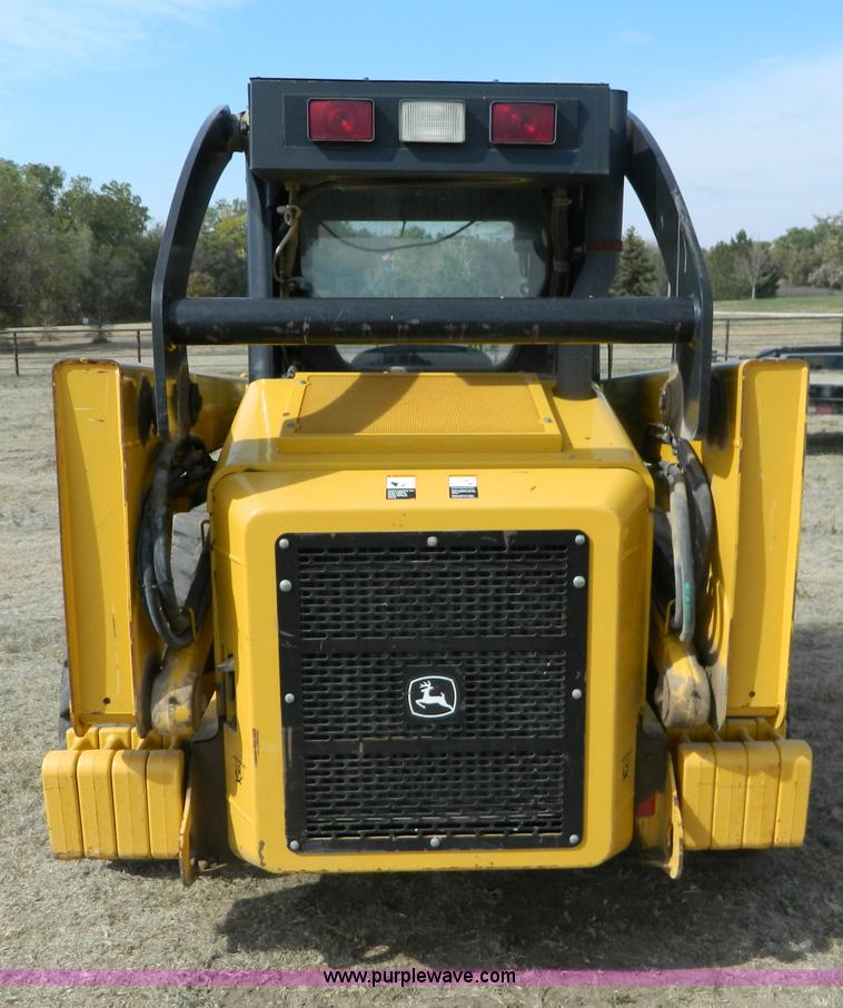 image for item G7518 2006 John Deere 320 skid steer