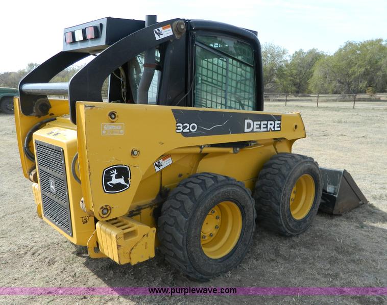 image for item G7518 2006 John Deere 320 skid steer