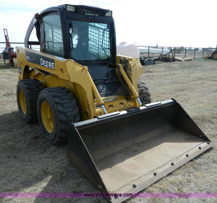 image for item G7518 2006 John Deere 320 skid steer