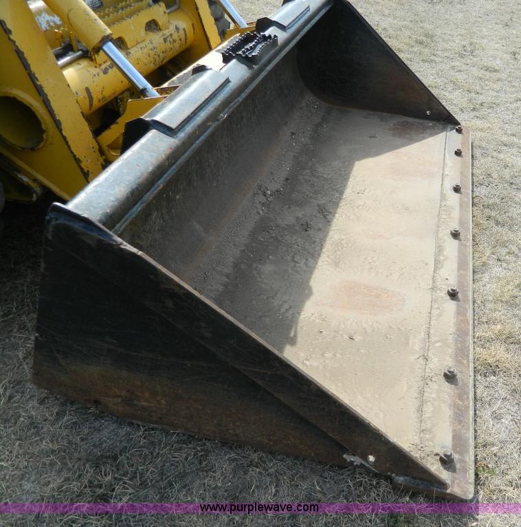 image for item G7518 2006 John Deere 320 skid steer