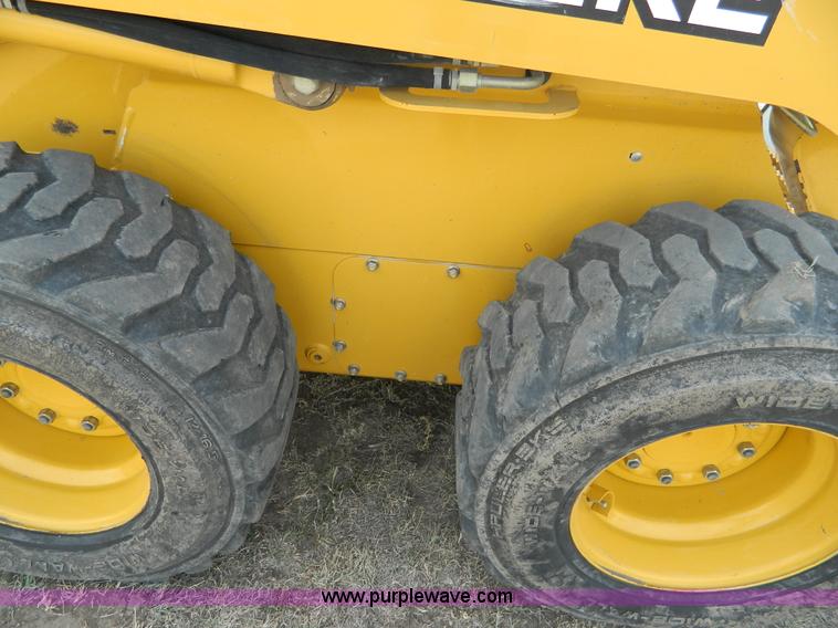 image for item G7518 2006 John Deere 320 skid steer