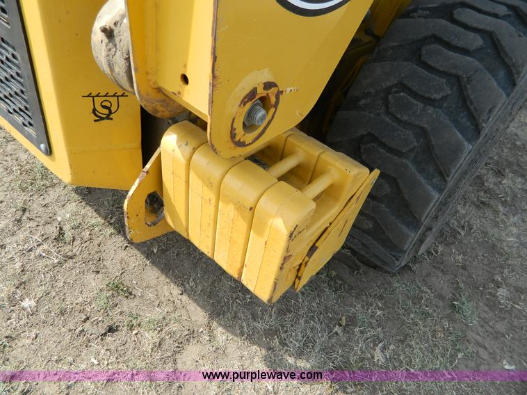 image for item G7518 2006 John Deere 320 skid steer