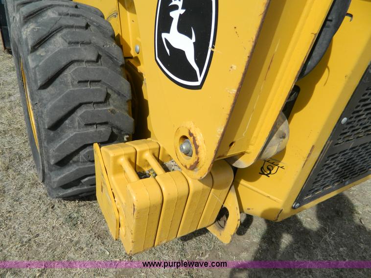 image for item G7518 2006 John Deere 320 skid steer