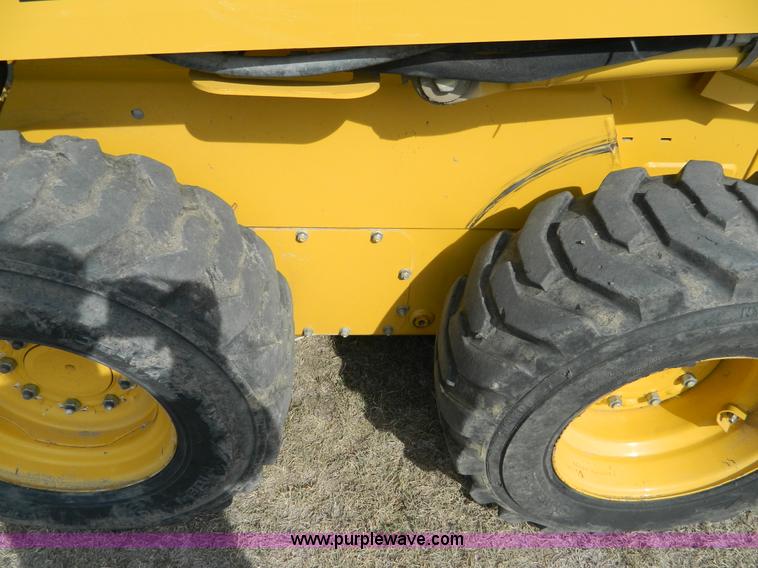 image for item G7518 2006 John Deere 320 skid steer