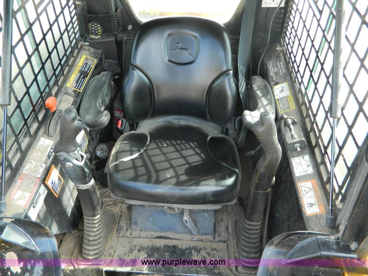 image for item G7518 2006 John Deere 320 skid steer