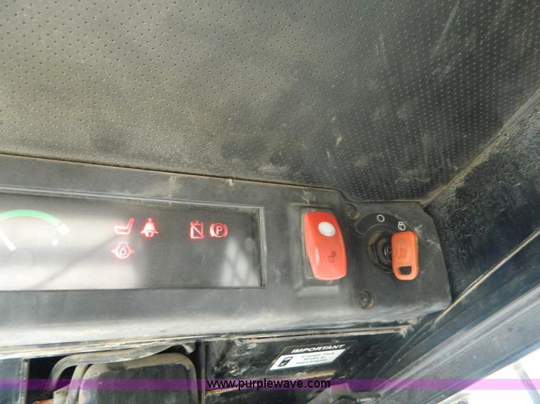 image for item G7518 2006 John Deere 320 skid steer