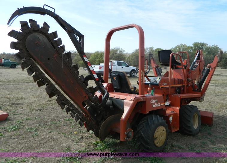 image for item G7521 2004 Ditch Witch 3700DD trencher