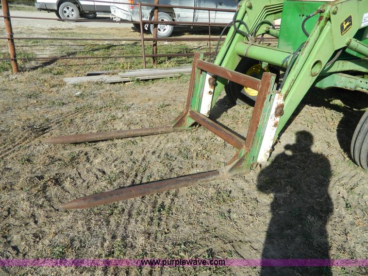 image for item G7522 John Deere 2840 tractor