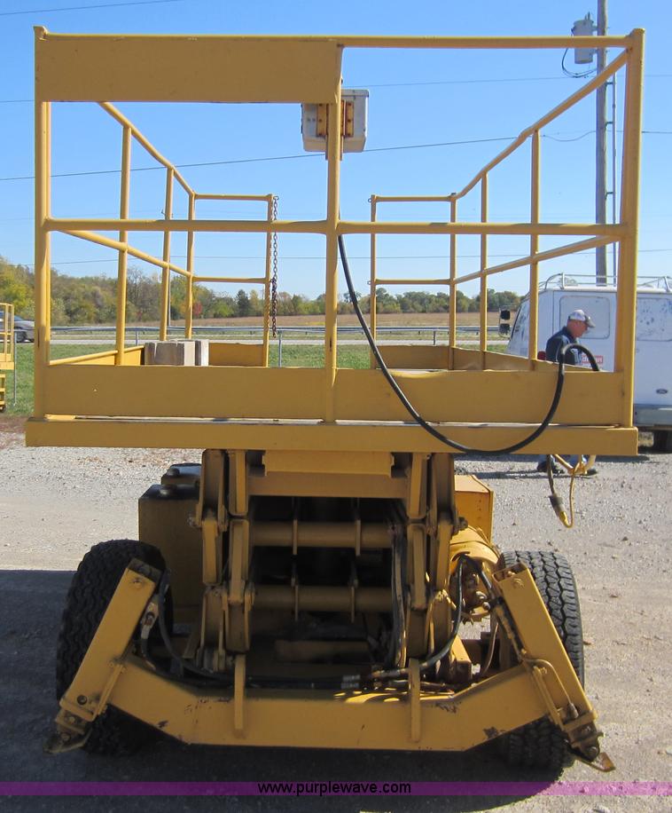 image for item H9852 Grove SM3270 scissor lift