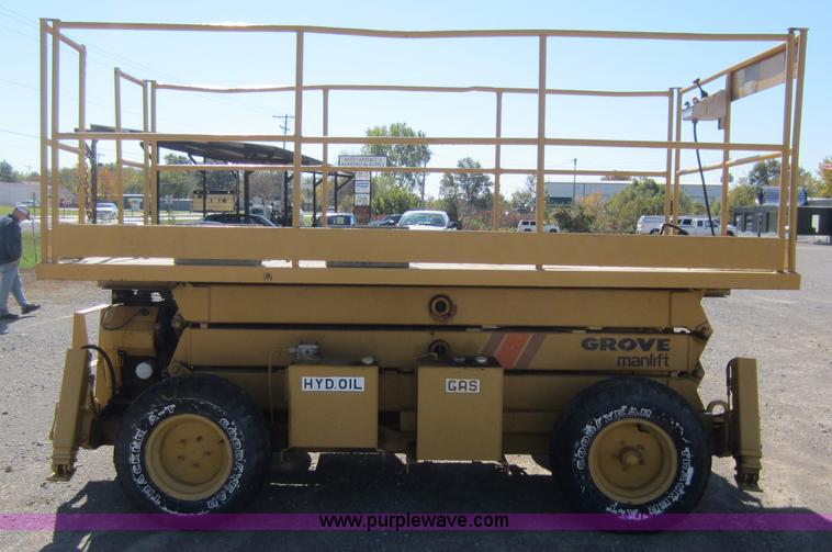 image for item H9852 Grove SM3270 scissor lift
