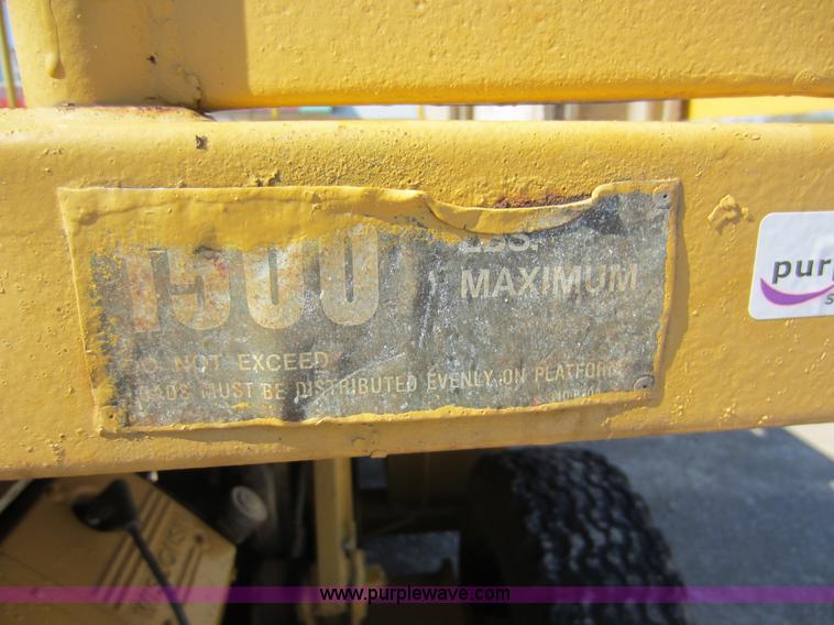 image for item H9852 Grove SM3270 scissor lift