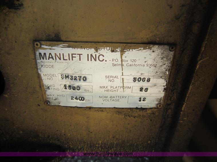 image for item H9852 Grove SM3270 scissor lift