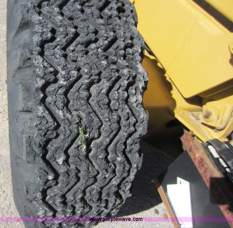 image for item H9852 Grove SM3270 scissor lift