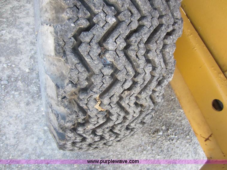 image for item H9852 Grove SM3270 scissor lift