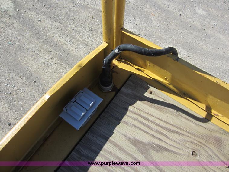 image for item H9852 Grove SM3270 scissor lift