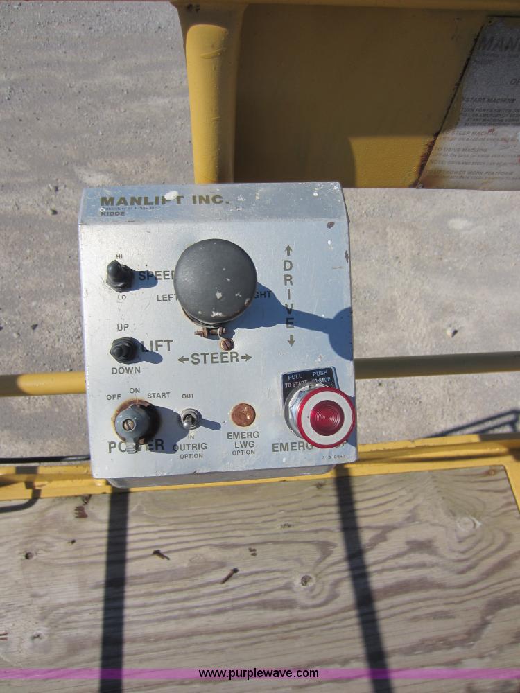 image for item H9852 Grove SM3270 scissor lift