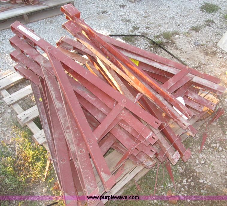 (18) Symons scaffolding brackets in Falls City, NE Item K9609 sold Purple Wave
