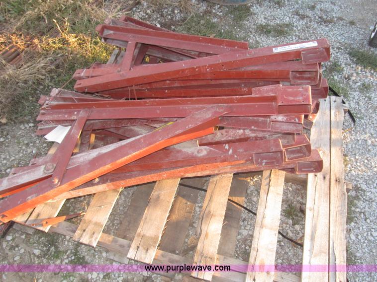 (18) Symons scaffolding brackets in Falls City, NE Item K9609 sold Purple Wave