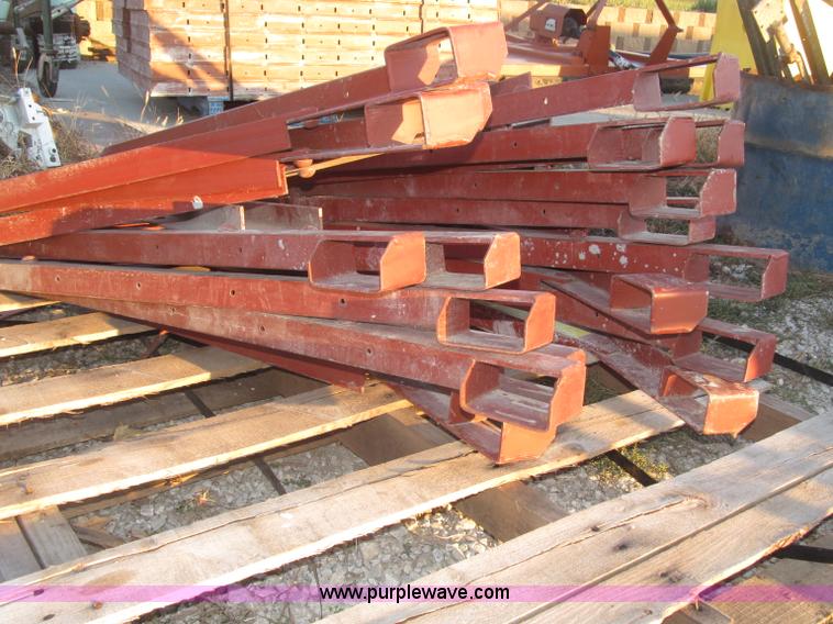 (18) Symons scaffolding brackets in Falls City, NE Item K9609 sold Purple Wave