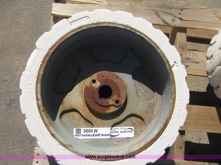 image for item M9095 ITL scissor lift hard tires