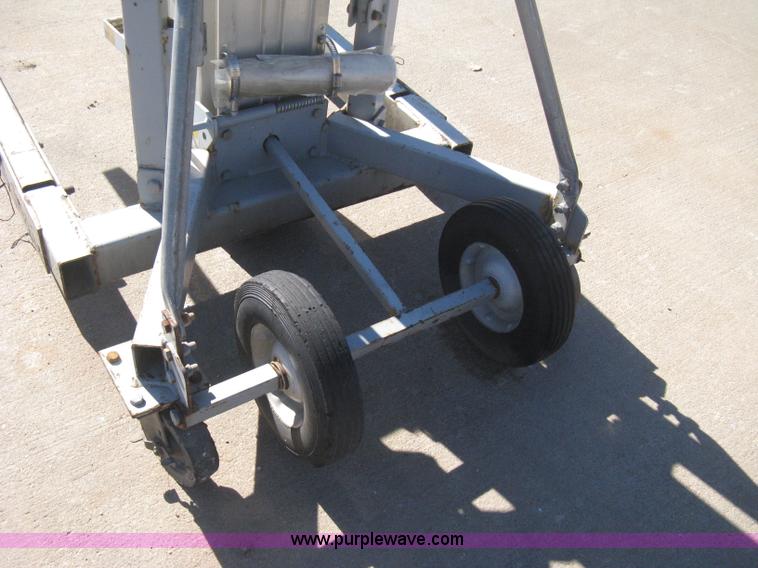 image for item M9098 Geinie Superlift contractor SLC-18 material lift