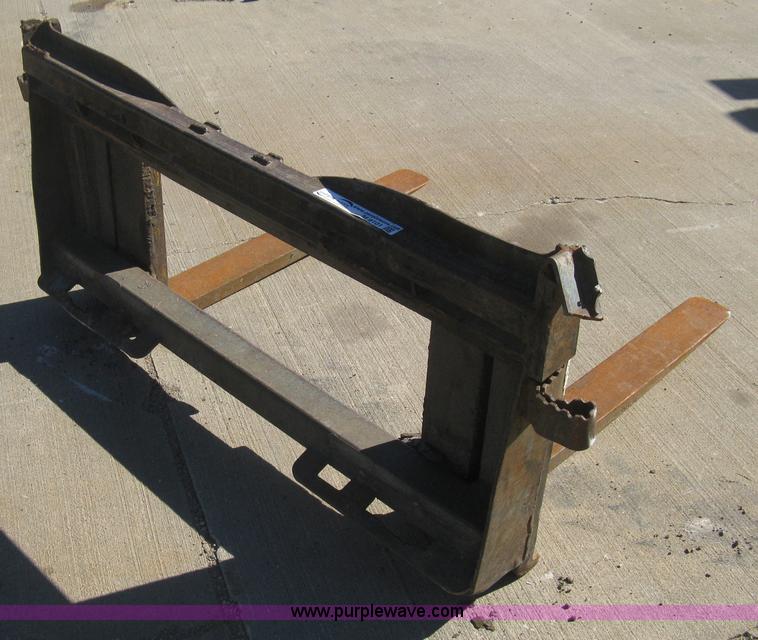 image for item M9101 Skid steer pallet fork attachment